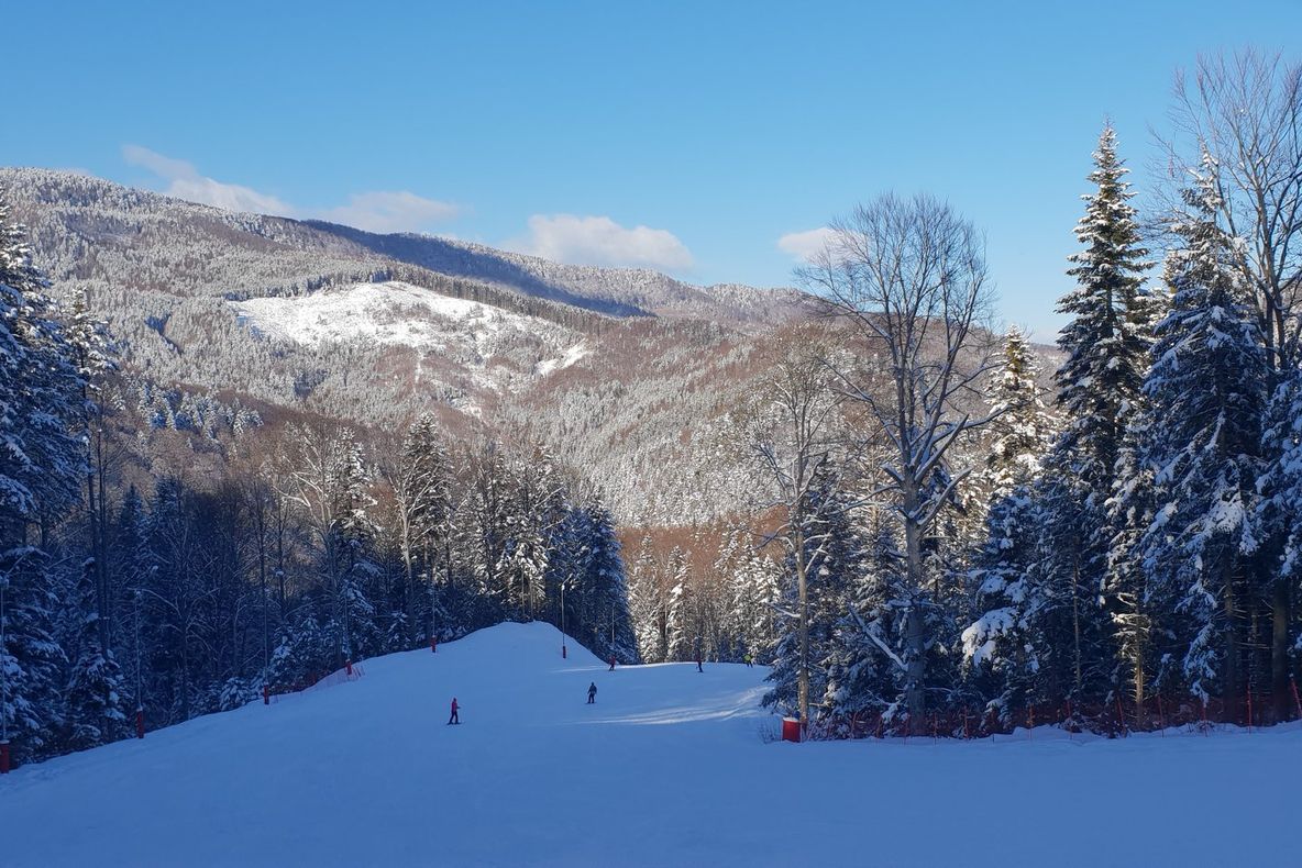 Pârtia Nemira este deschisă. Pasionații de schi, așteptați în stațiune