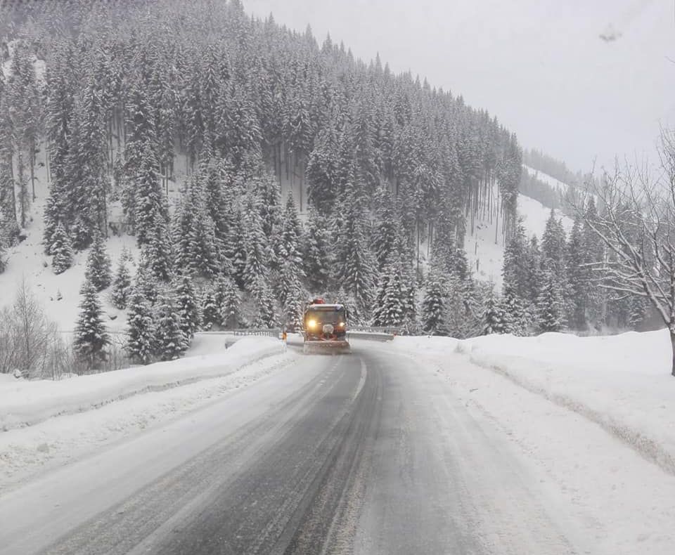 Ploaie înghețată și ninsori, în Moldova. Vezi cum se circulă pe drumurile naționale