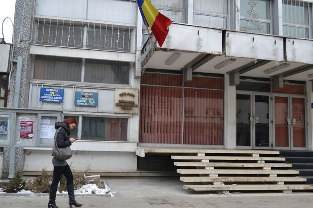 Primăria Bacău achiziționează servicii juridice, deși are un departament juridic