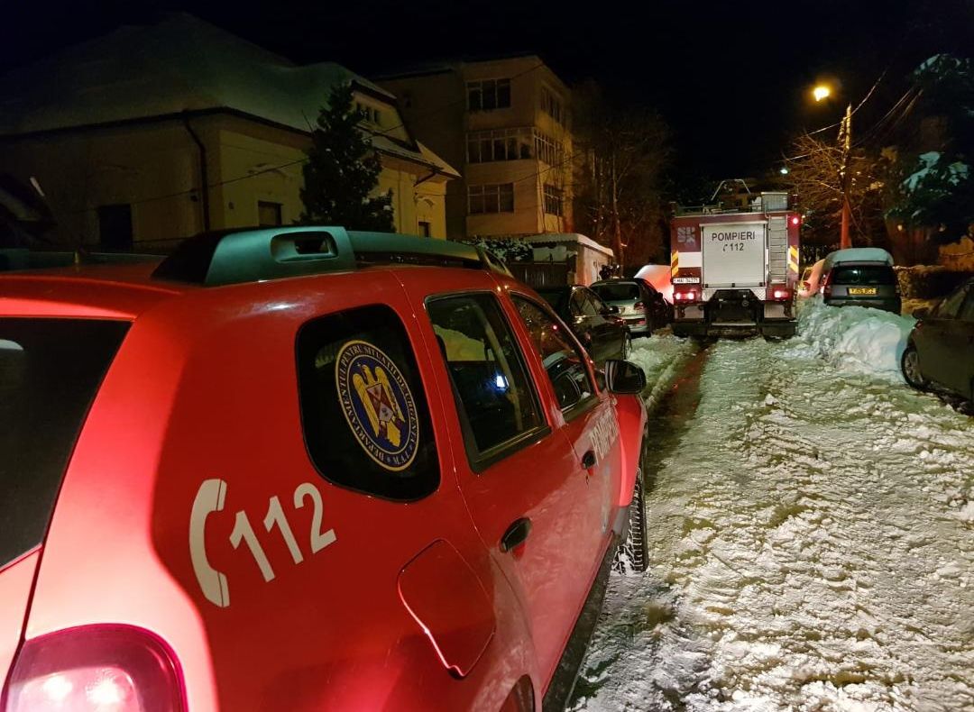 UPDATE Incendiu într-un apartament din Bacău. O fetiță a murit, iar fratele ei este în stare gravă