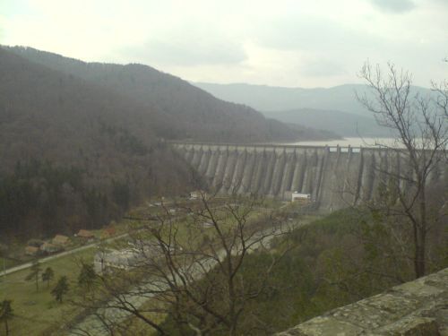 Lacul de acumulare Valea Uzului va fi golit pentru reparații la baraj