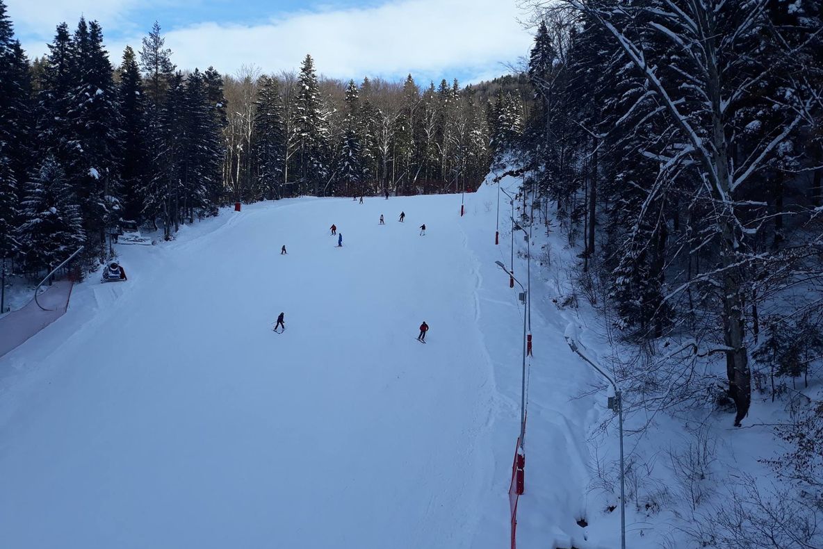 Pârtia de schi Nemira rămâne deschisă