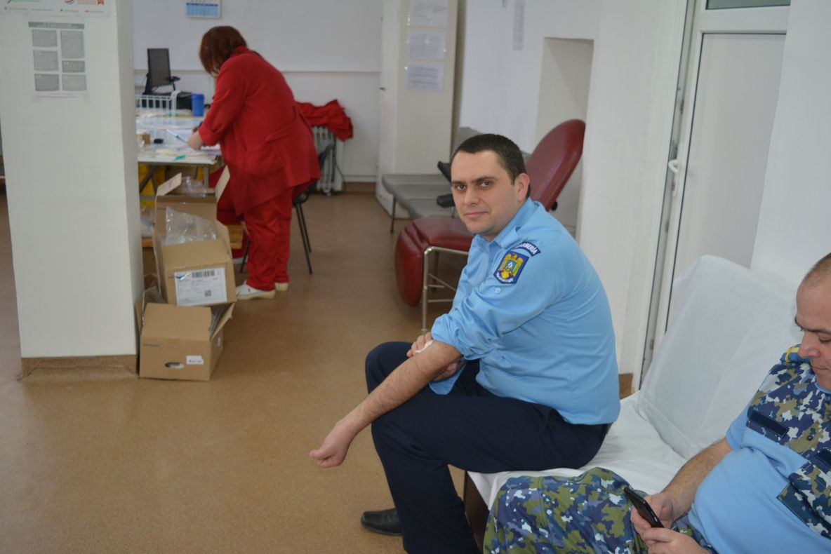 Campania “Speranţă pentru viaţă! Donează sânge! “continuă și cu ajutorul jandarmilor