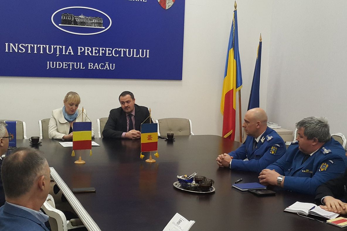 Secție de votare în Bacău pentru alegerile parlamentare din Republica Moldova