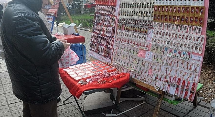 Comercianții de mărțișoare, controlați de polițiștii locali