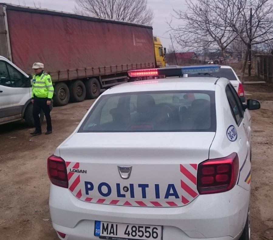 Amendat cu 1.000 de lei pentru transport ilegal de persoane