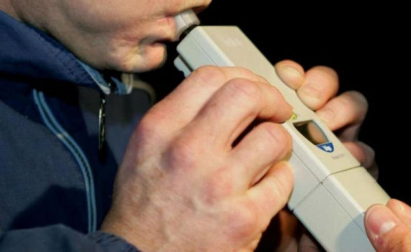 Băcăuan prins la volan aproape de coma alcoolică