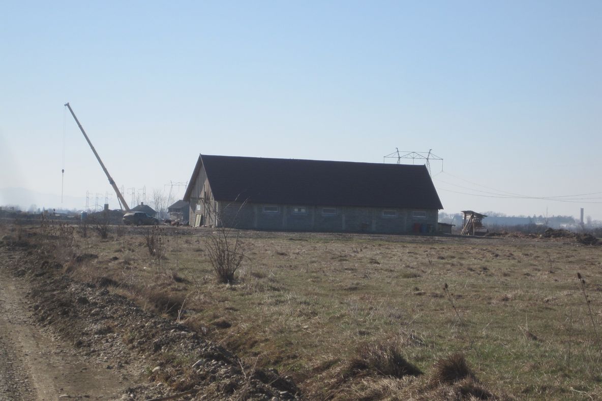 Casele din câmp care țin piept buldozerelor pe Șoseaua de Centură. Oamenii refuză să plece