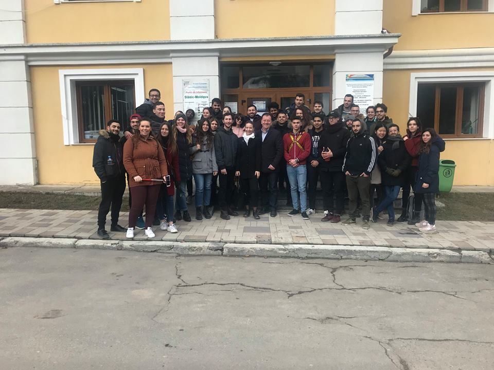 Zeci de tineri din şapte ţări, schimb de experienţă la Slănic Moldova