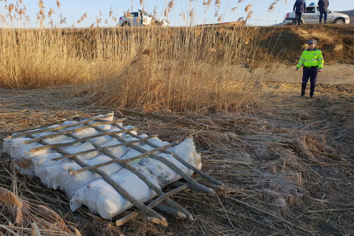 Pește și plase de pescuit, confiscate de polițiști