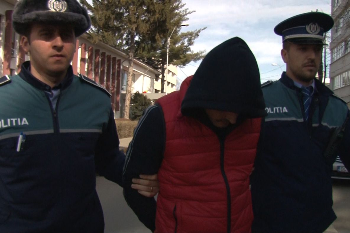 Tupeu maxim. A câștigat la CEDO 2.600 € și apoi a furat 25.000 € din casa avocatului