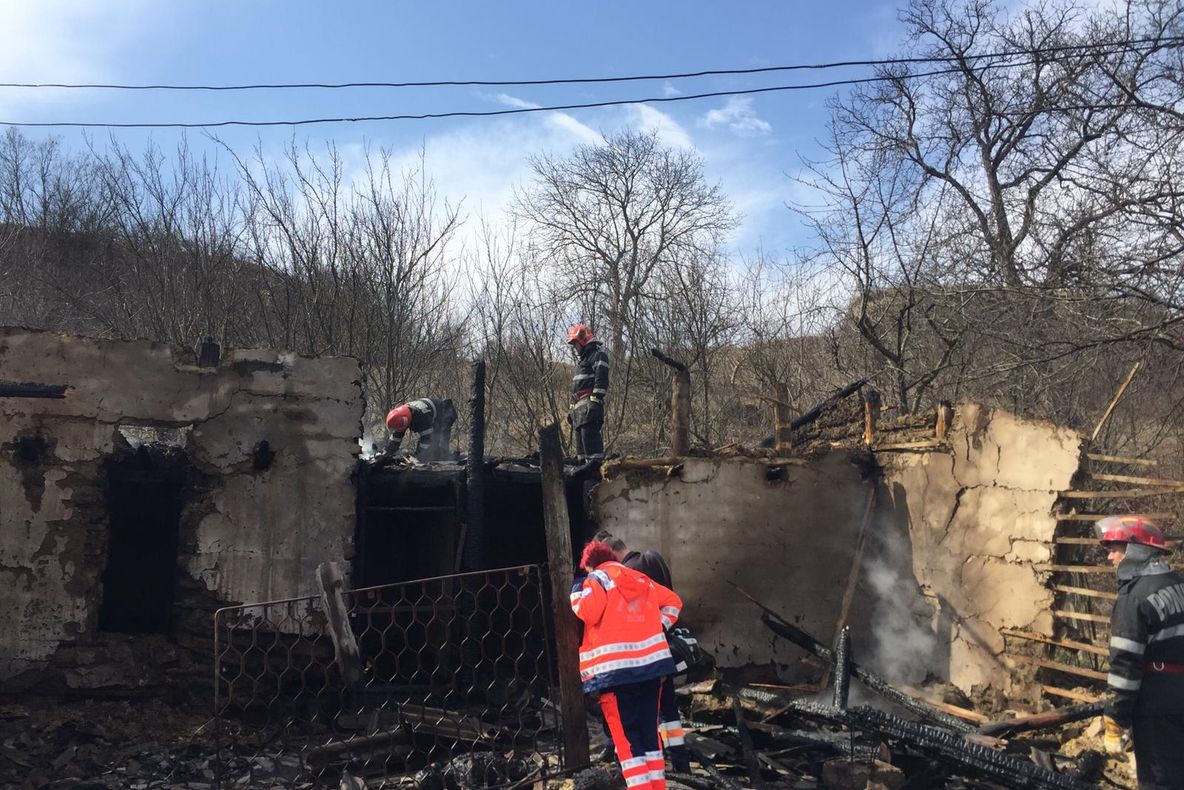 Omorât de soba care îl încălzea. Un bărbat din Valea Seacă a pierit într-un incendiu
