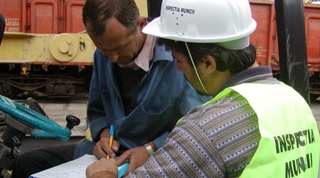 Zeci de băcăuani păcăliți de patronii lor au reușit să-și recupereze banii după ce s-au plâns la ITM