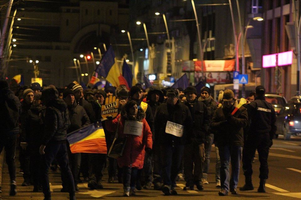 Protest la Bacău, programat pentru duminică. Băcăuanii se mobilizează pe Facebook: “Abrogați și apoi plecați!”