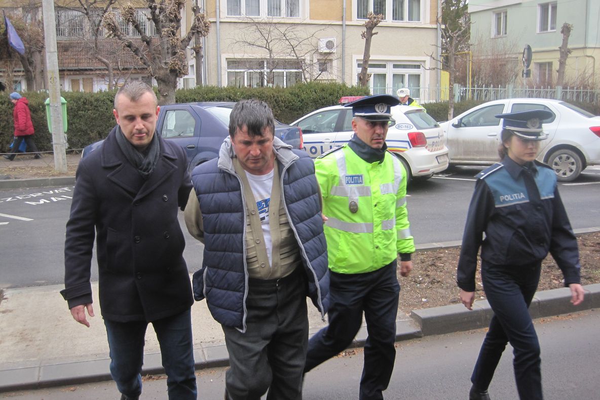 Arestat pentru că și-a violat fiica timp de trei ani