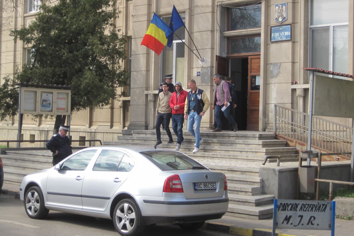 VIDEO: Recidivist, tâlhar și violator arestat preventiv. Acum a violat o fată de 14 ani și i-a luat toți banii