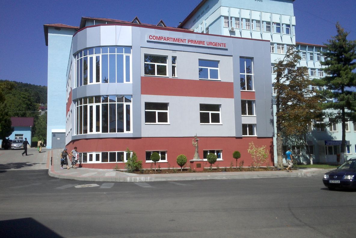 Spitalul din Moinești, decorat de președintele Iohannis cu una dintre cele mai înalte distincții