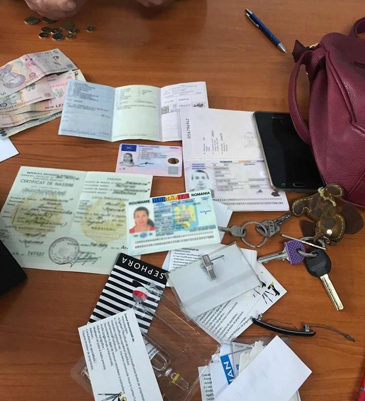 A avut noroc! O femeie și-a recuperat poșeta plină cu acte care i-a fost furată în timp ce făcea cumpărături