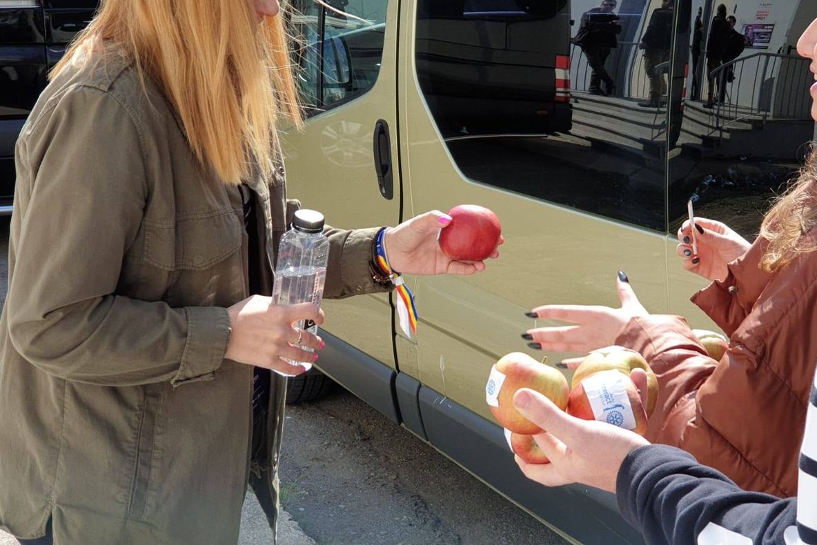 FOTO: Cum au fost convinși mai mulți băcăuani să renunțe la “porția” de țigări