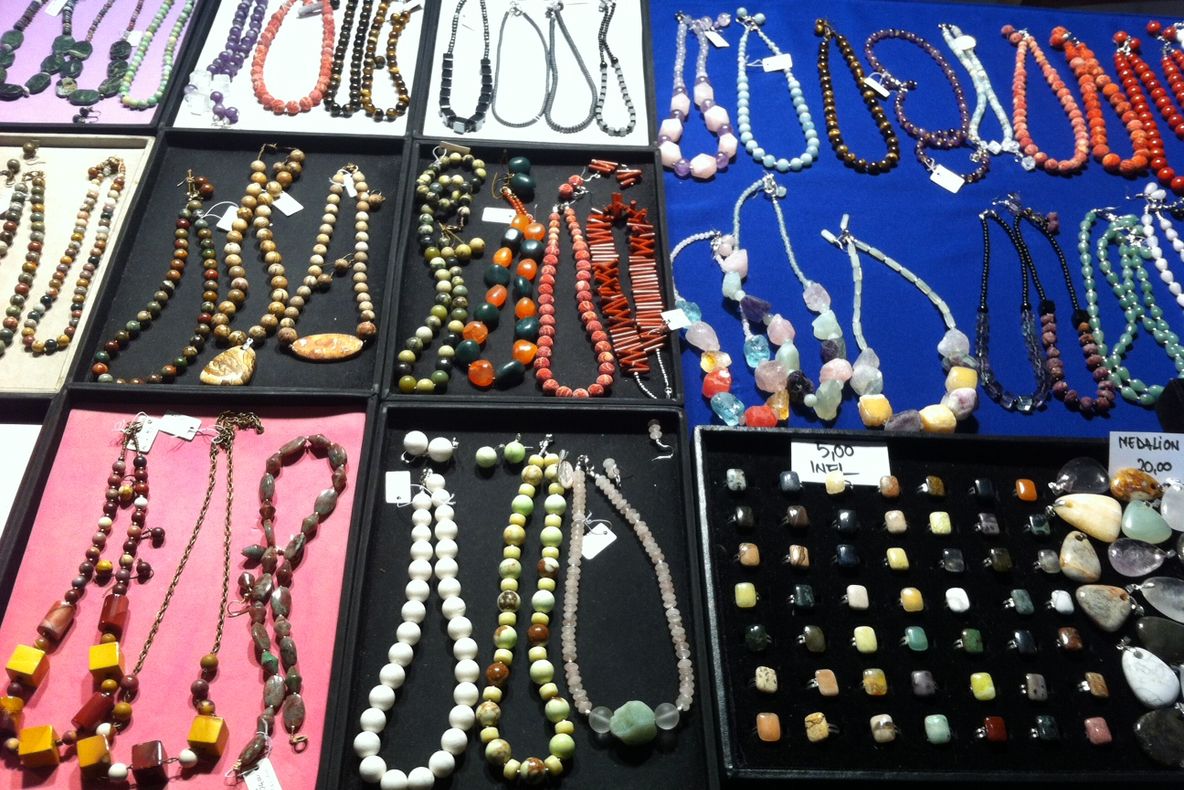 FOTO:Expoziție cu vânzare dedicată exclusiv pietrelor fine, pietrelor de podoabă, pietrelor preţioase şi cristalelor