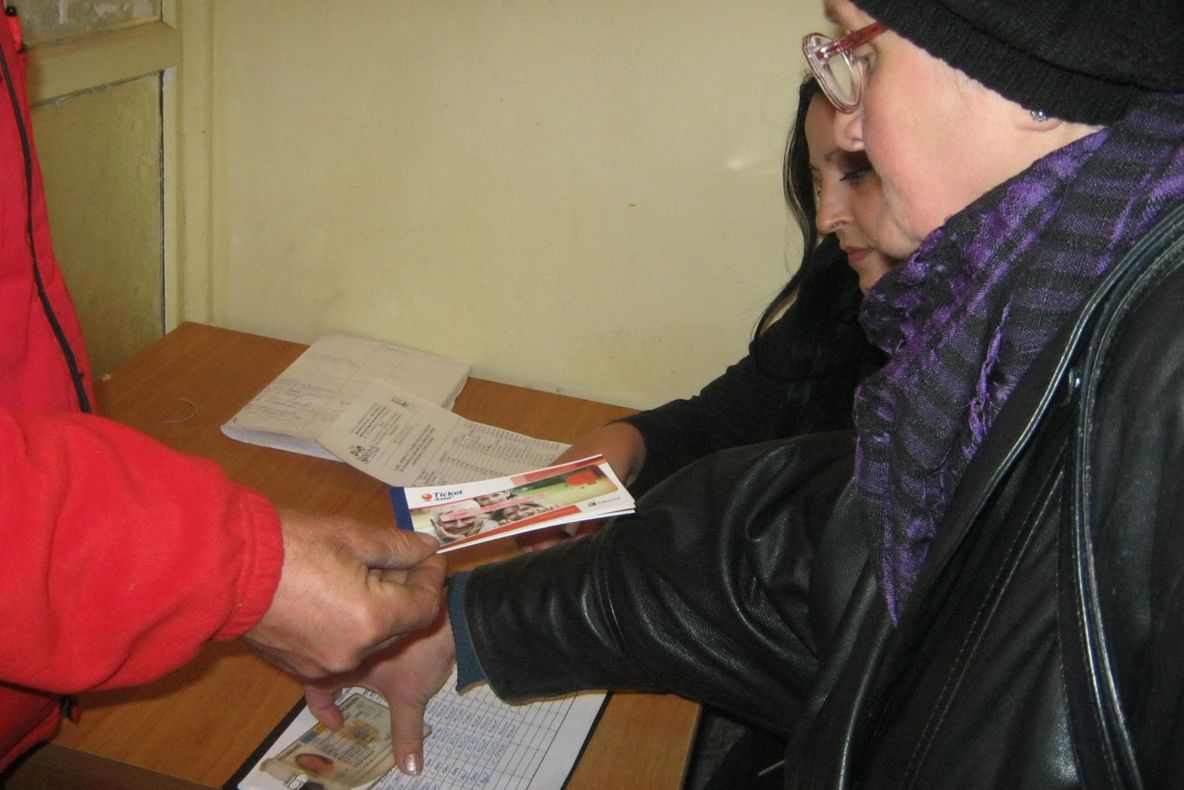 Tichete gratuite de Paște pentru peste 20.000 de pensionari din Bacău. Dacă nu vine poștașul, mergeți la Poștă