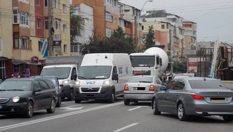 Administrația băcăuană, făcută de rușine de un fost consilier în Ministerul Educației, care a fost în trecere prin oraș