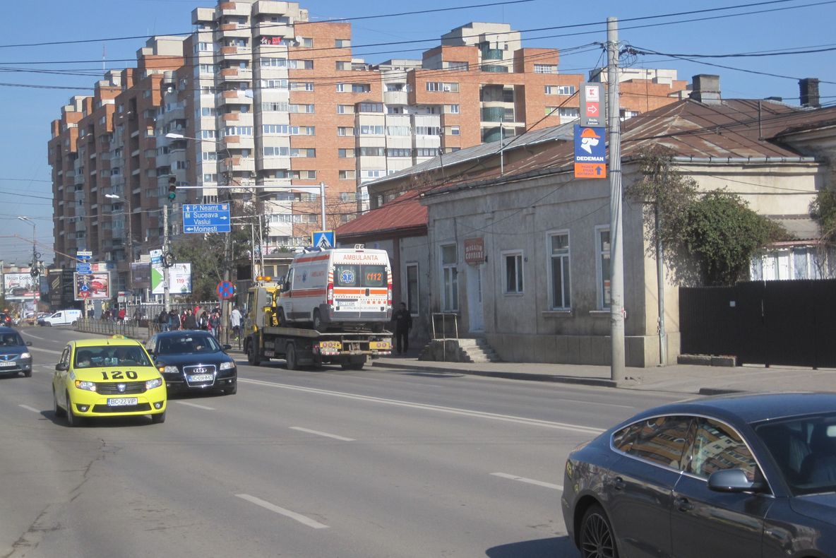 Ambulanțele din Bacău au „zburat” de 60 de ori până la Lună. Două dintre ele au parcurs deja trei milioane de kilometri