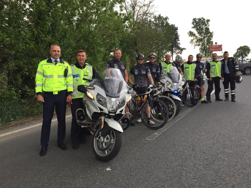 Un polițist din Bacău a pedalat de la București până la mare pentru prevenirea accidentelor cu bicicliști