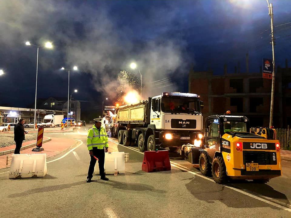 Astăzi începe asfaltarea în sensurile giratorii din Șerbănești. Lucrarea ar trebui terminată până la sfârșitul lunii