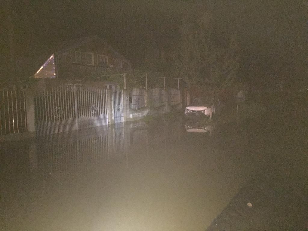 VIDEO: Viitură la Valea Seacă. Zeci de case și gospodării sub ape