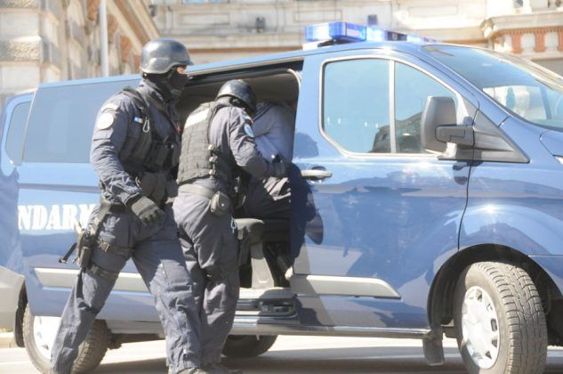 Cum au calmat jandarmii ieșirile violente pe care le-au avut mai mulți bărbați