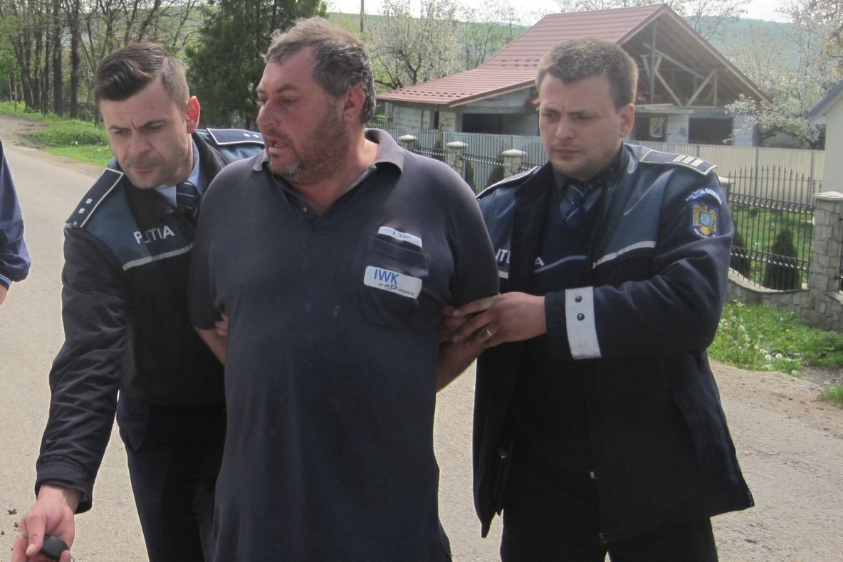FOTO: Bărbat reținut pentru că a încălcat ordinul de protecție. Și-a agresat din nou familia la două ore după ce a primit interdicția