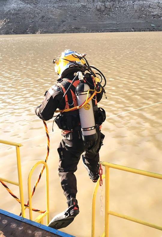 VIDEO/GALERIE FOTO: Scafandrii din Eforie Nord, chemați la umplerea barajului de la Valea Uzului