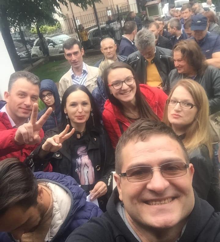 FOTO: Băcăuanii plecați în străinătate stau la cozi infernale ca să poată vota