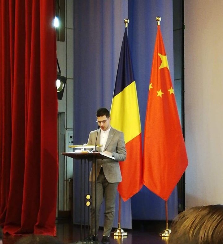 Un student ”boboc” din Onești, la înalta tribună a Ambasadei Chinei din București