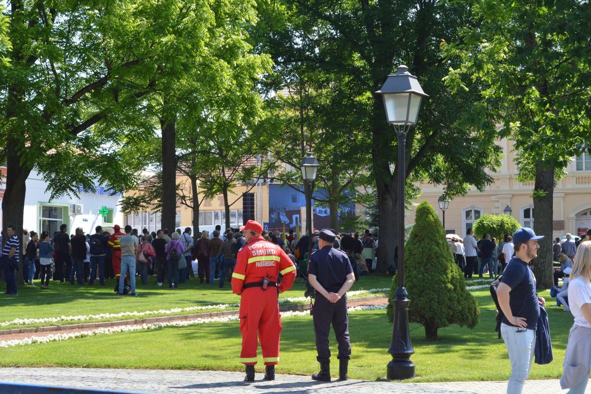 FOTO: Percheziții DIICOT la Bacău, Constanța și în Marea Britanie la un grup specializat în fraude informatice