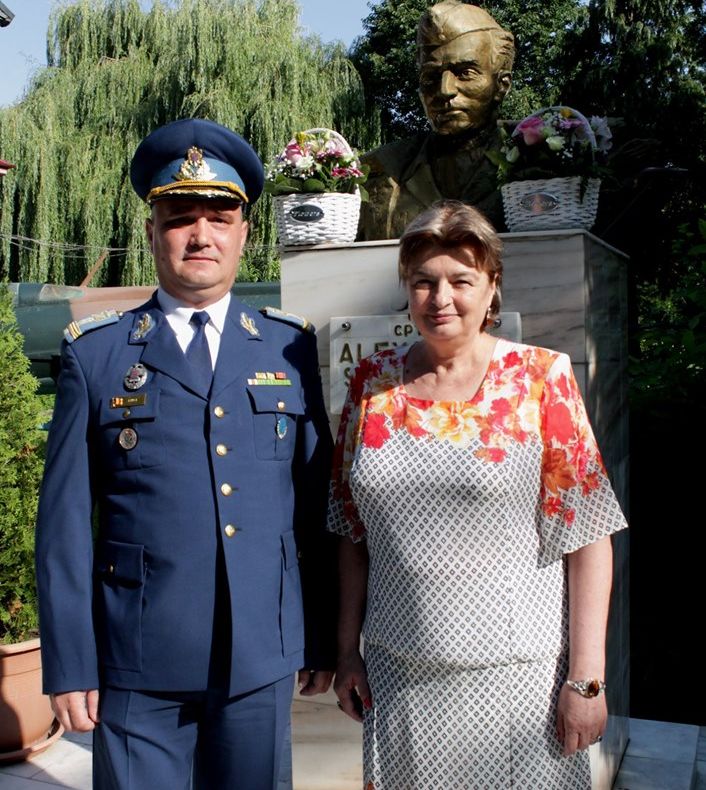 GALERIE FOTO: Momente emoționante la Baza 95 Aeriană Bacău – născuți în aceeași zi, au ieșit la pensie împreună