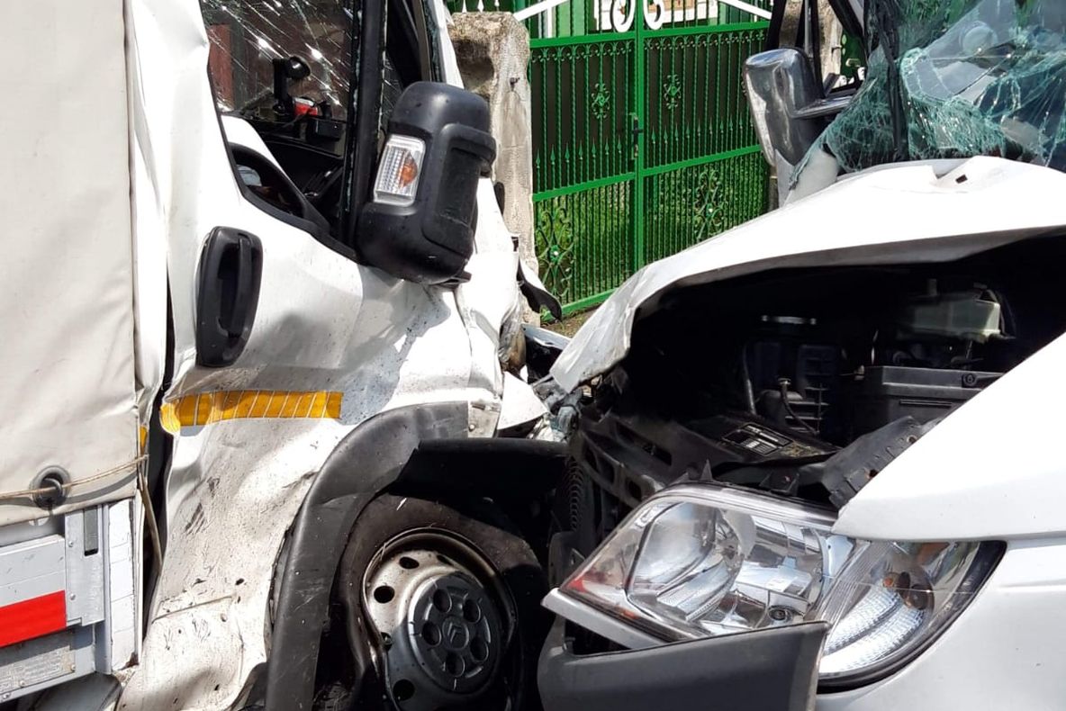 FOTO/VIDEO: Accident cu patru răniți la Oituz