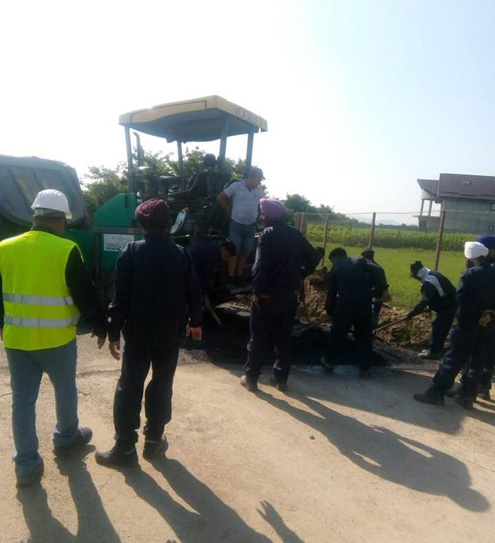 FOTO:Au venit primii muncitori străini pe șantierul Variantei Ocolitoare a Bacăului