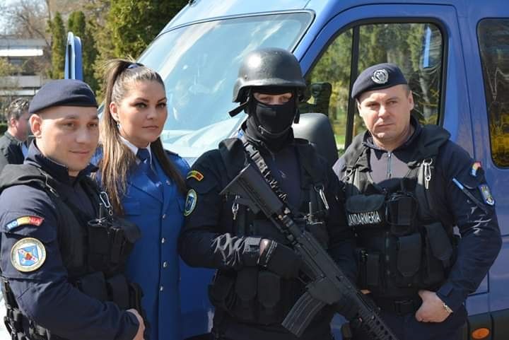 Plt. Alexandra Dănculea de la IJJ Bacău, desemnată “Comunicatorul Anului” în cadrul Jandarmeriei Române. Alexandra este prima femeie purtător de cuvânt a acestei unităţi