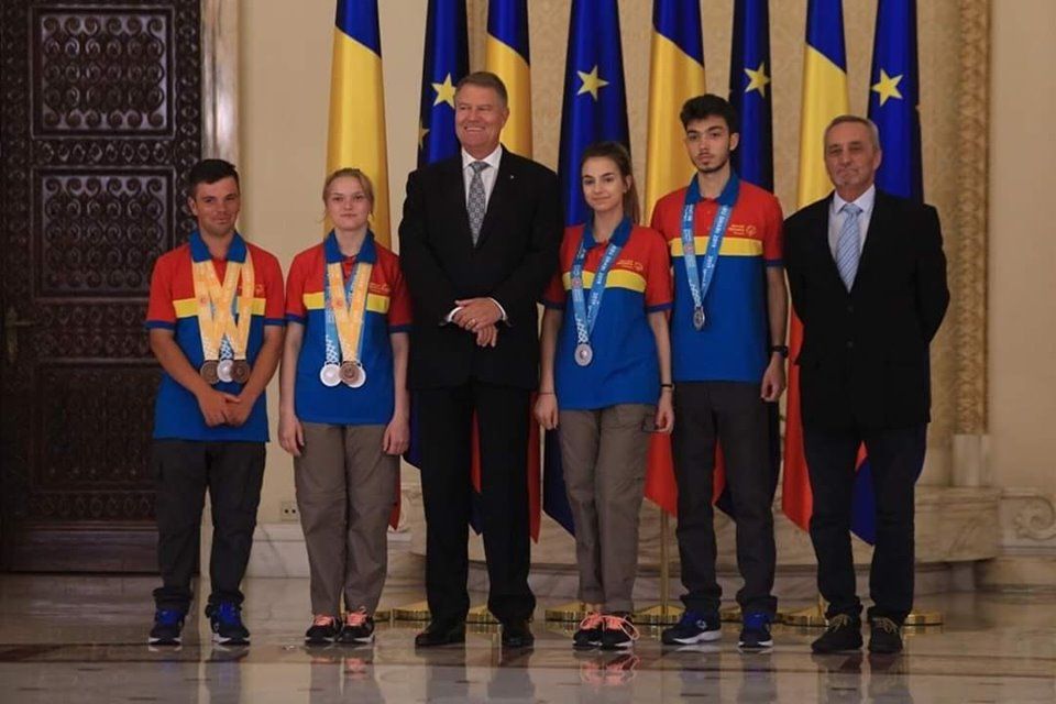 FOTO:Olimpicii băcăuani, primiți de președintele Klaus Iohannis. Ei au cucerit trei medalii de argint și două de bronz la Jocurile Mondiale de Vară Special Olympics de la Abu Dhabi