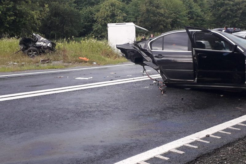 FOTO: Băcăuan mort într-un accident la Sibiu! Mașina în care se afla s-a RUPT ÎN DOUĂ