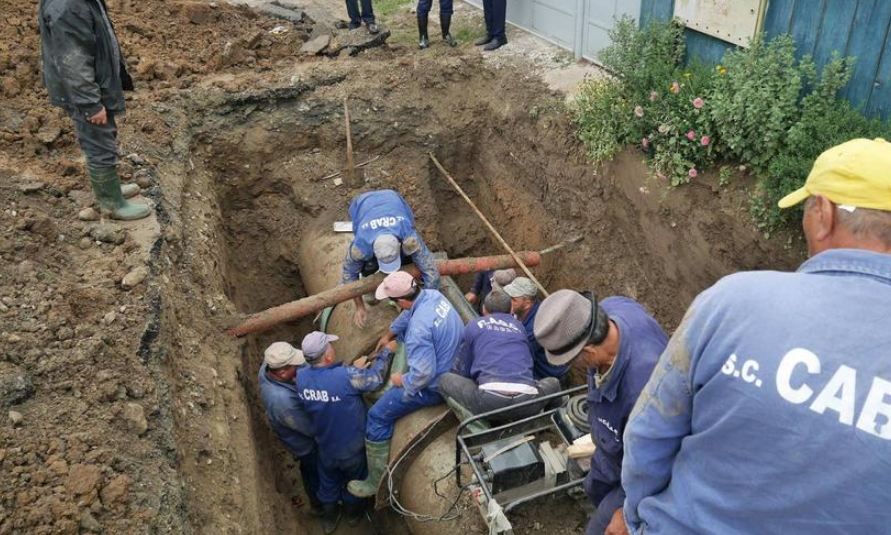 Jumătate de Buhuși rămâne astăzi fără apă. Sunt afectați 3.000 de abonați din oraș