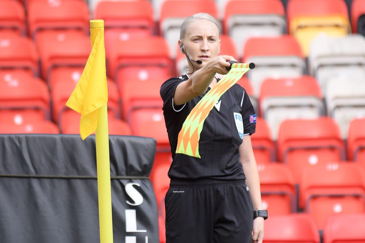 O băcăuancă, arbitru la Campionatului European de Fotbal U19 feminin din Scoția. A condus meciul de deschidere și diseară arbitrează din nou