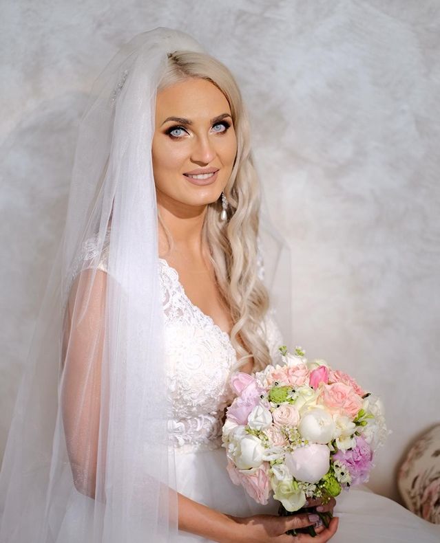 GALERIE FOTO: Nuntă de vis în Bacău. Una dintre cele mai frumoase handbaliste din România, băcăuanca Laura Chiper, a spus un DA hotărât în viață