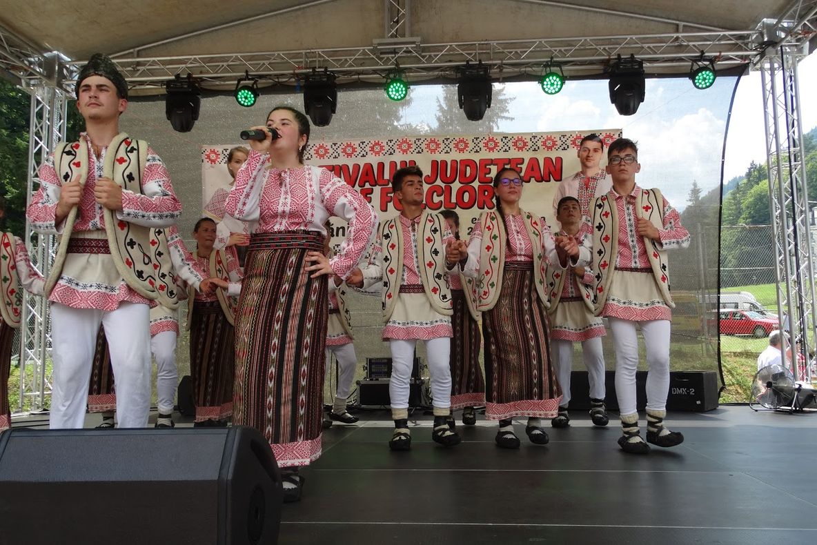 Muzică, dans și târgul meșterilor populari la Slănic Moldova. Spectacole în centrul stațiunii de „Zilele Orașului”