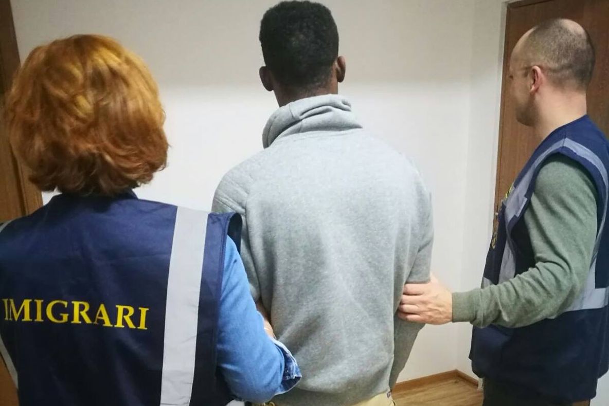 Doi muncitori din India, expulzați din Bacău pentru că au rămas fără viză după ce au fost dați afară de la serviciu