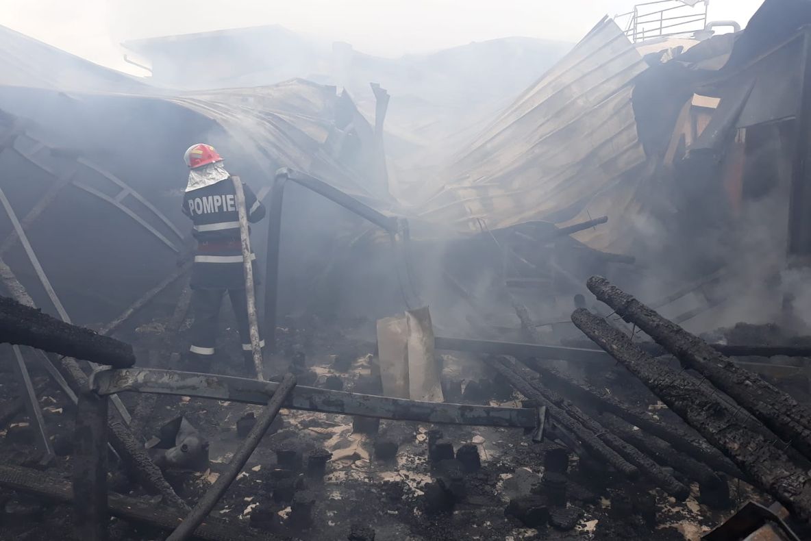 Ce a provocat dezastrul din cartierul Șerbănești. Fabrica de pufuleți, distrusă de foc