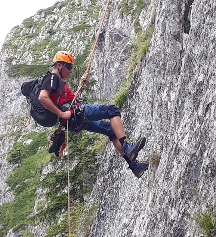 GALERIE FOTO: Antrenament intensiv pentru viitorii salvamontiști din Bacău