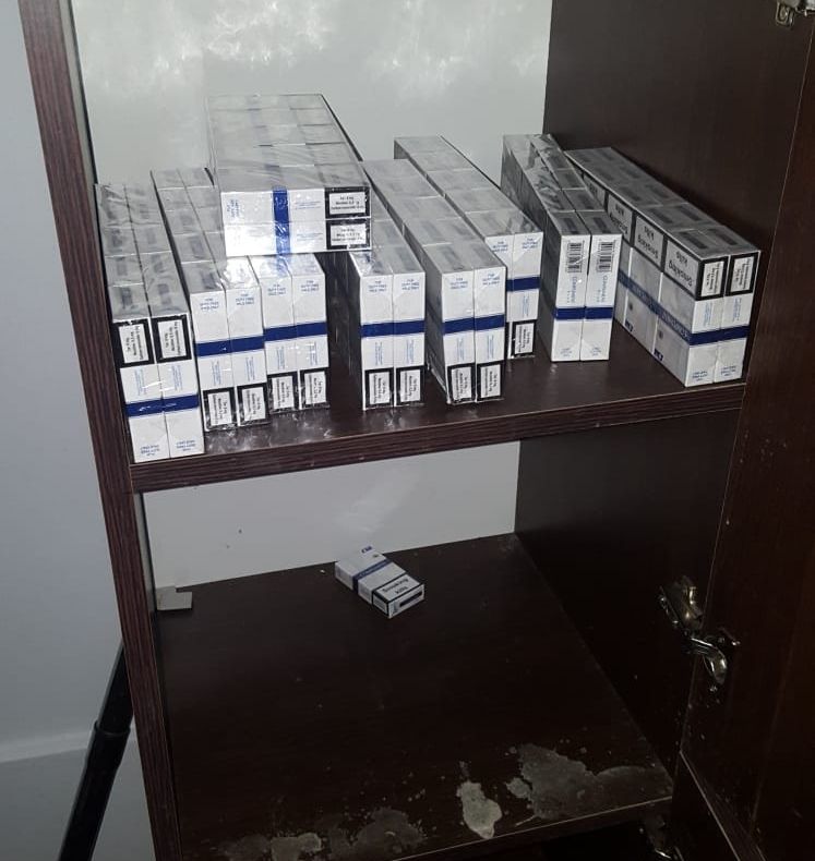 Percheziții la contrabandiști de țigări din Bacău